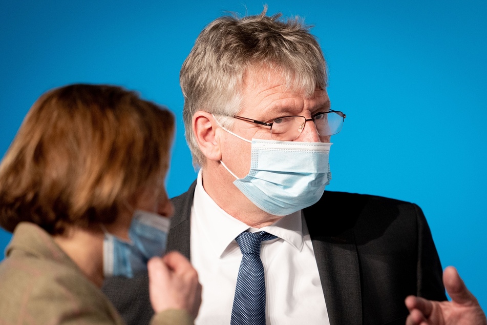 Jörg Meuthen (59), AfD-Bundessprecher, und Beatrix von Storch (49), AfD-Bundesvorstand, nehmen in der Dresdener Messehalle am Bundesparteitag der AfD teil.