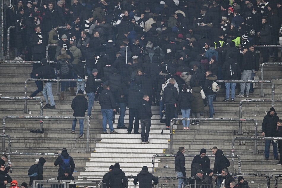 25. November 2023: Beim Spiel gegen Stuttgart kam es zu heftigen Auseinandersetzungen zwischen Eintracht-Fans und der Polizei.