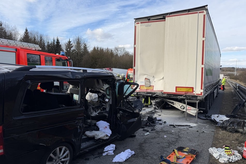 Beide Insassen wurden schwer verletzt.