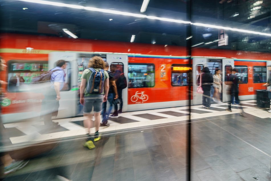 Pünktlichkeit und Zuverlässigkeit des regionalen Bahnverkehrs im Rhein-Main-Gebiet sind weiter gesunken.