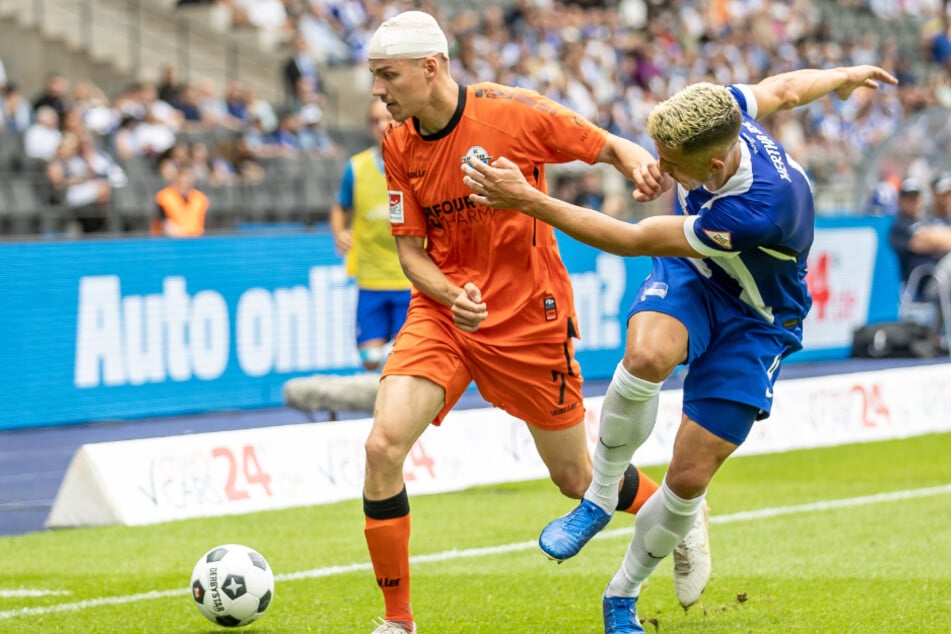 Marc Oliver Kempf (r.) musste gelbrot gefährdet früh ausgewechselt werden.