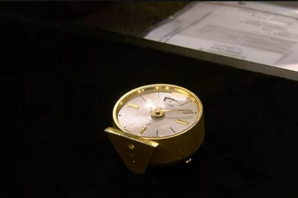 Der goldene Zeitmesser aus den 1960er Jahren wurde für 400 Euro repariert, ist aber höchsten 250 bis 350 Euro wert.