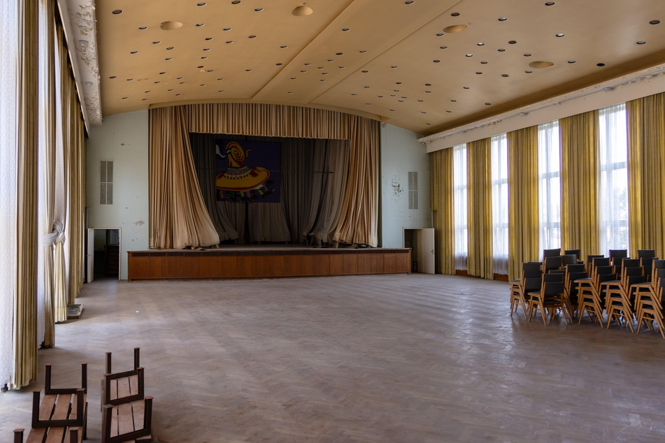 Der große Saal des Kulturhauses in Borstendorf bot auch mal eine Bühne für Nina Hagen (69) und Rolf Herricht (†53).