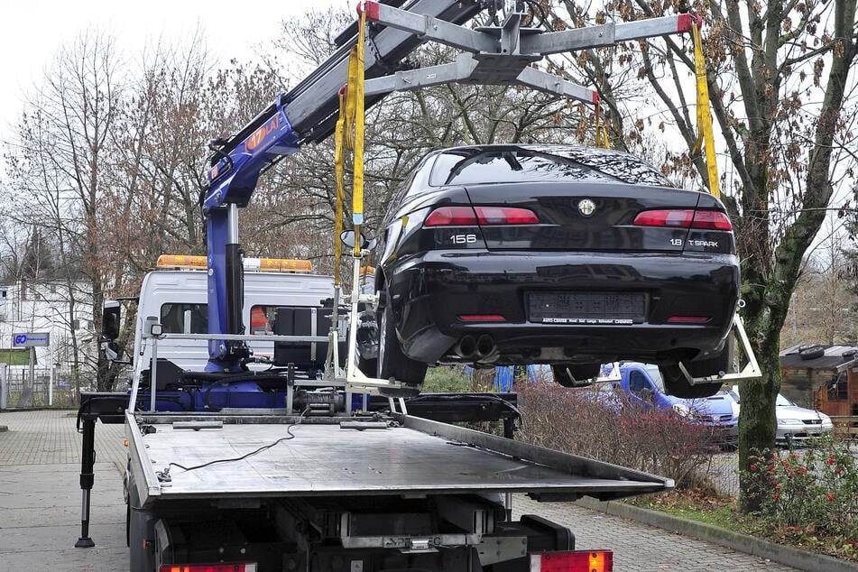 Autos abschleppen geht ganz schön ins Geld, nicht nur beim Falschparker, sondern auch beim Betroffenen.
