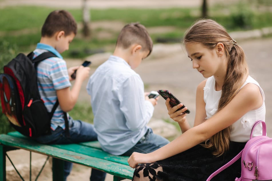 Too much screen time and gaming linked to OCD in preteens