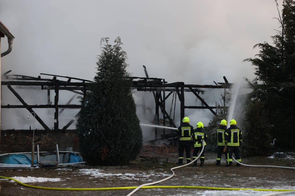 Die Scheune wurde durch das Feuer vollständig zerstört.