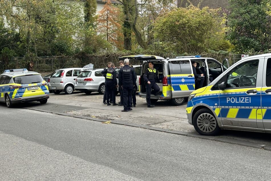 An einer Gesamtschule in Solingen wurde eine verdächtige Person gesichtet.