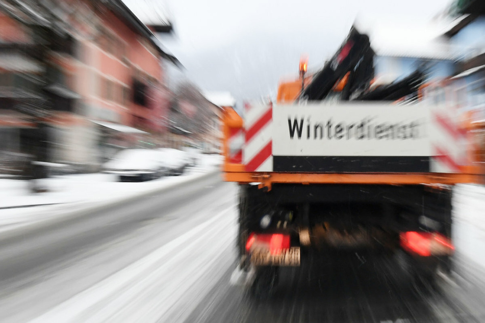 Blechschäden und Verletzte: Winter-Wetter sorgt für Probleme auf den Straßen