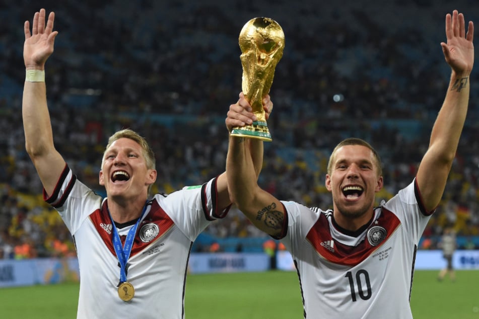 Die magische Nacht von Rio! Zusammen mit Bastian Schweinsteiger (41, l.) feierte Lukas Podolski (41) 2014 den vierten WM-Titel für Deutschland.