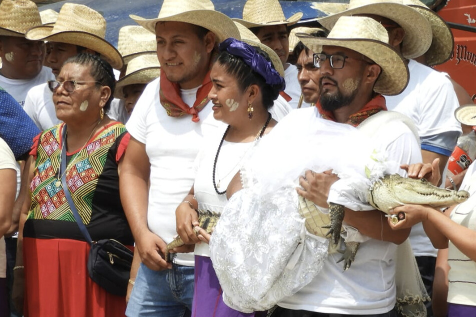 Mexican mayor marries gator in centuries-old ceremony!