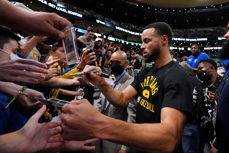 Steph Curry put on a show for the ages in the Warriors' Game 4 win over the Celtics.