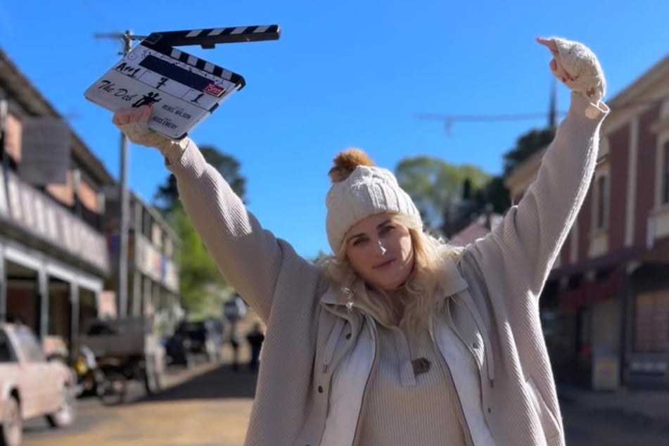 Rebel Wilson (46) steht im Zentrum eines heftigen PR-Skandals.