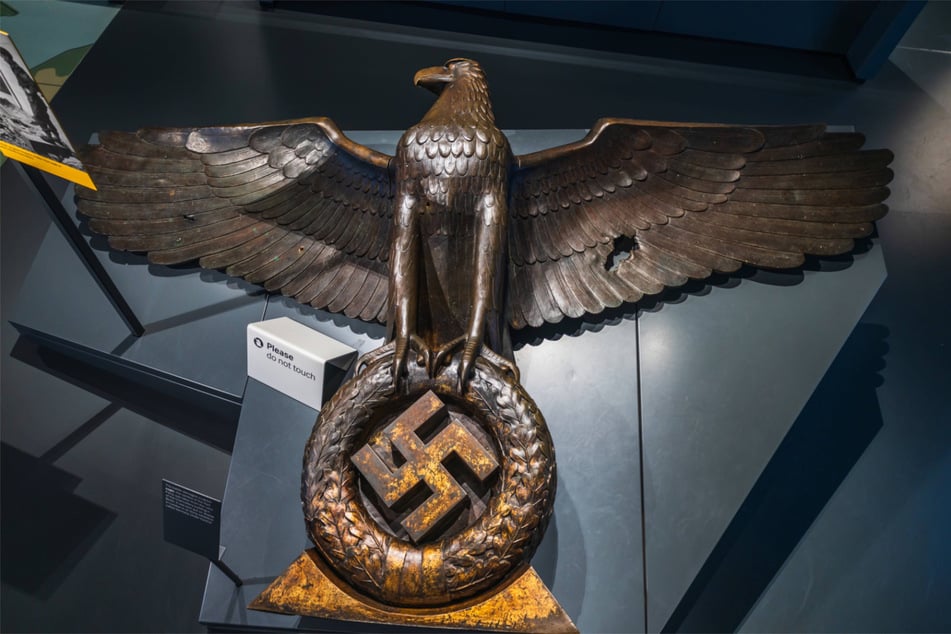 In den 1930er- und 40er-Jahren hatten viele Gebäude einen Reichsadler wie diesen an der Fassade. (Symbolbild)