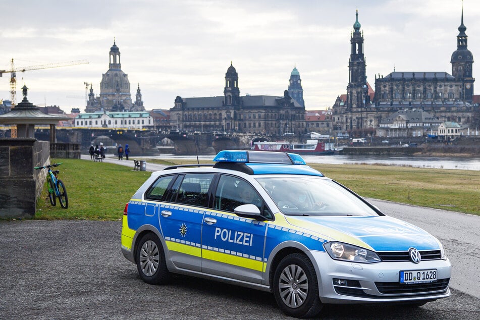 Unter anderem das Dresdner Elbufer steht bei der Polizei am heutigen Feiertag im Fokus.