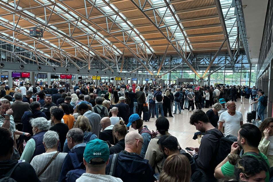 Passagiere raus, Flüge verspäten sich: Räumung von Sicherheitsbereich am Hamburger Flughafen