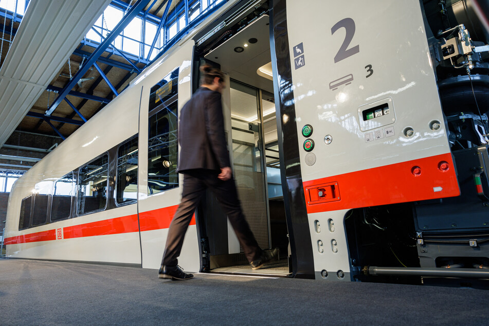 Wer früh bucht, spart viel Geld! Deutsche Bahn verkauft Fahrkarten für Weihnachten