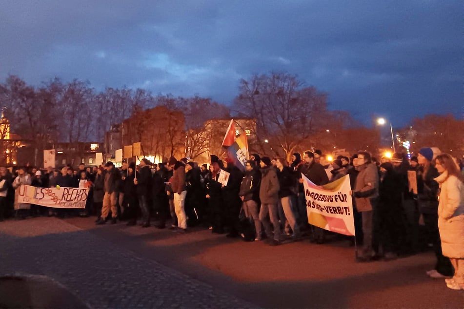 Hunderte Magdeburger versammelten sich am Freitag zum Demonstrieren.