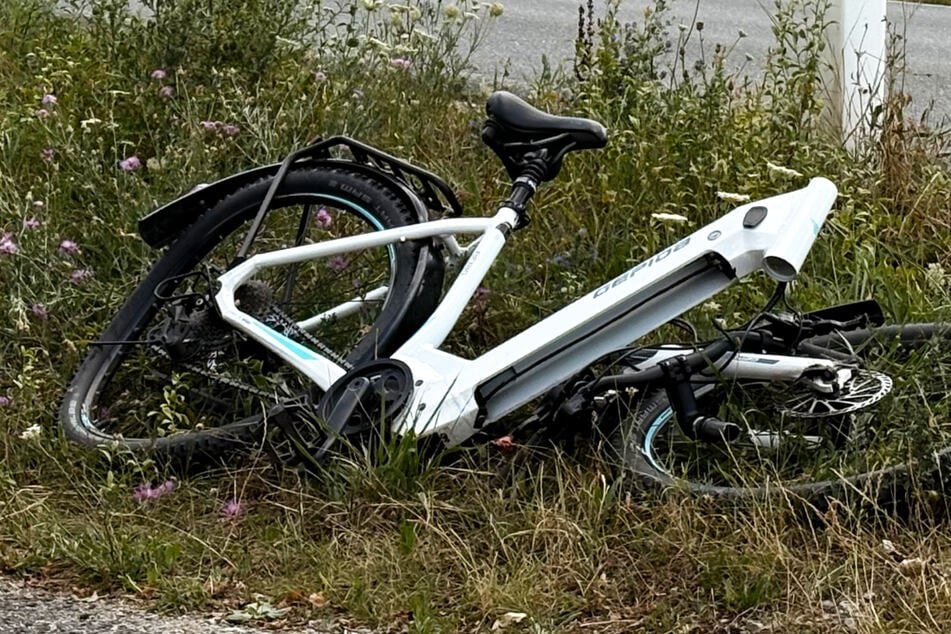 Tragischer Unfall in Unterfranken: Eine 76-jährige Fahrradfahrerin wurde von einem Auto erfasst und schwer verletzt.