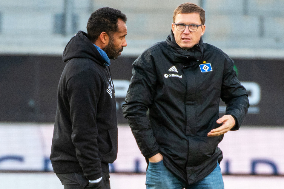 Sportdirektor Michael Mutzel (41, rechts) im Gespräch mit Trainer Daniel Thioune (46).