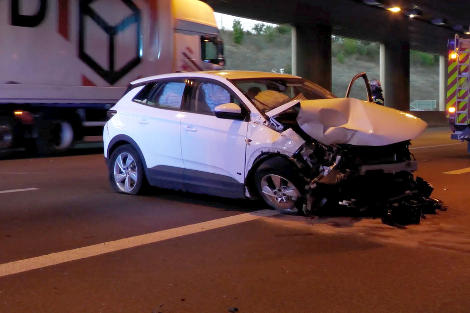 Wilde Autobahnfahrt endet mit schwerem Tunnel-Unfall und vielen Verletzten