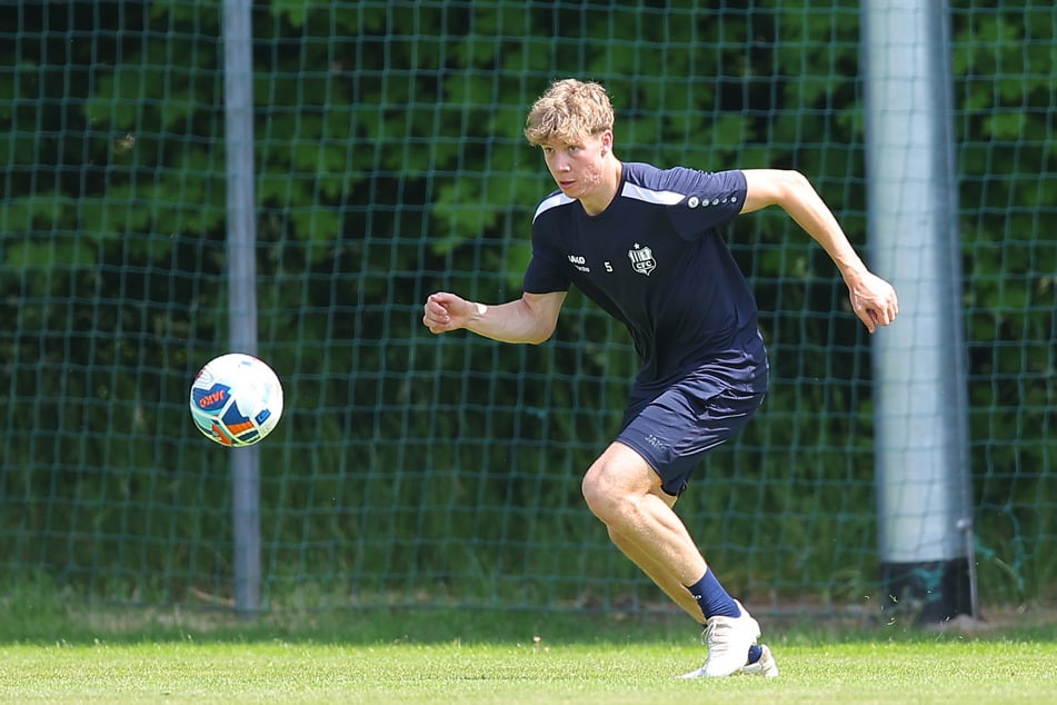 Neuzugang Julius Bochmann (20): Er soll den freien Platz in der Innenverteidigung einnehmen. Er hat fast schon die Garantie dafür bekommen.