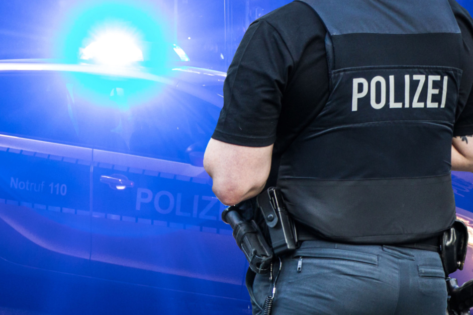 Die alarmierte Polizei leitete umgehend eine Fahndung nach dem Täter ein (Symbolbild).