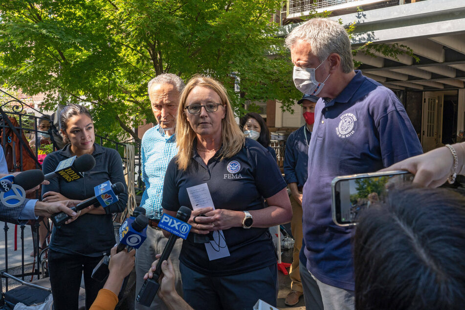 AOC (l.) joined Senator Chuck Schumer (second to l.) and NYC Mayor Bill de Blasio (r.) in meeting with FEMA Administrator Deanne Criswell in New York on Monday.