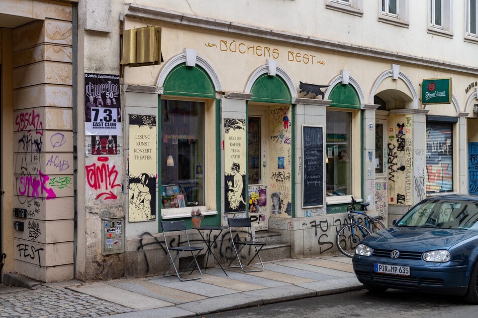 Auf der Louisenstraße liegt die preisgekrönte Buchhandlung "Büchers Best" – in dem Gebäude, in dem auch schon der junge Erich Kästner seine Schulbücher gekauft haben soll.