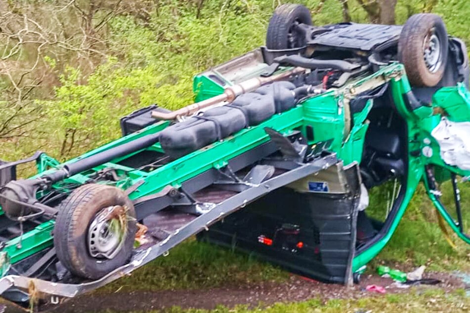 Schwerer Lastwagen-Unfall auf der B9 bei Bellheim östlich von Landau: Zwei Menschen wurden bei dem Crash am Montagnachmittag verletzt.