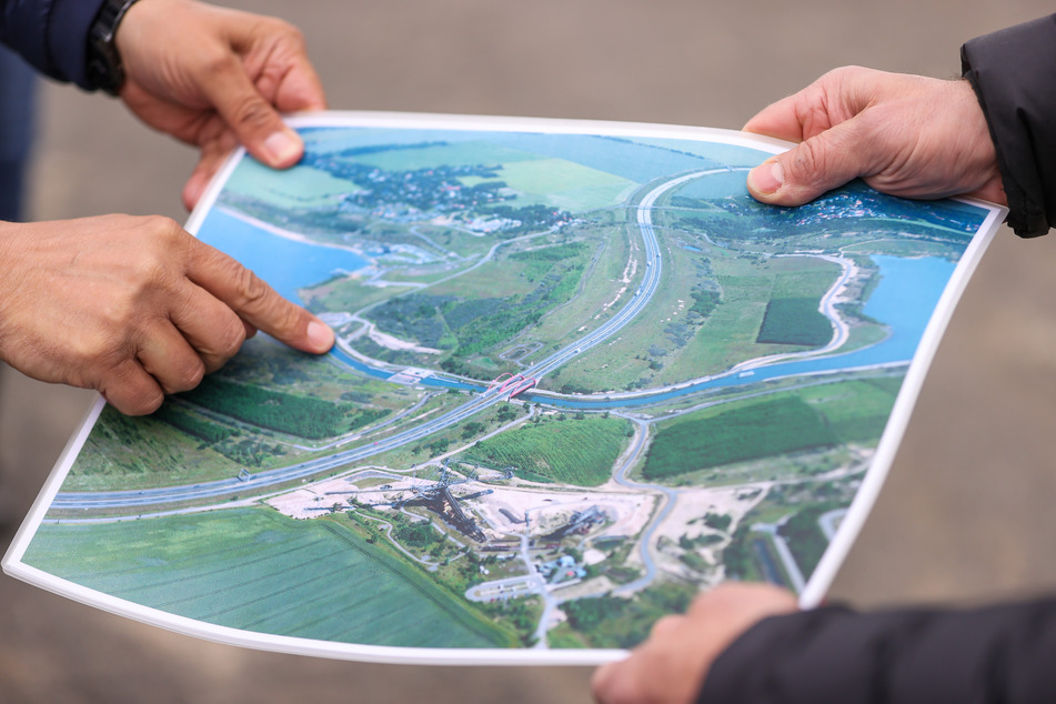 Der Markkleeberger und der Störmthaler See sind durch diesen Kanal miteinander verbunden.