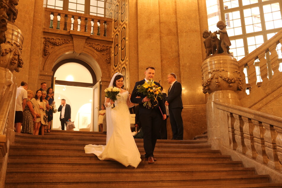 Am Freitag verließen bereits die ersten beiden Paare das Neue Rathaus als Eheleute.