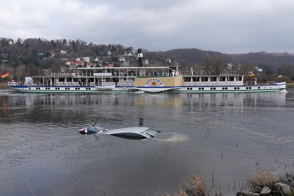 Am Wochenende tauchte das Dach des versunkenen Merivas schließlich wieder auf.