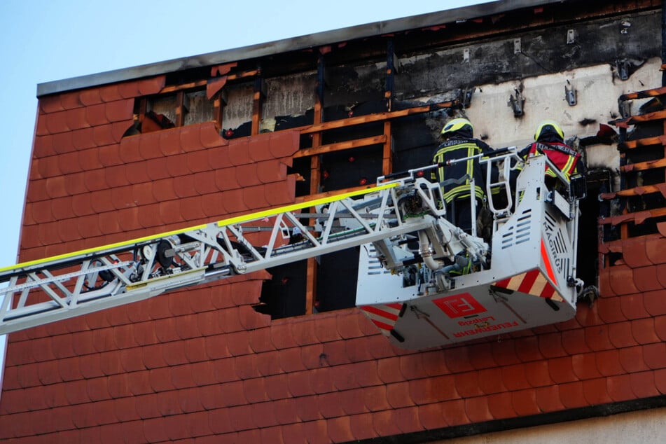 Leipzig: 15 Menschen bei Dachstuhlbrand evakuiert: Es war nicht das erste Feuer in dem Haus
