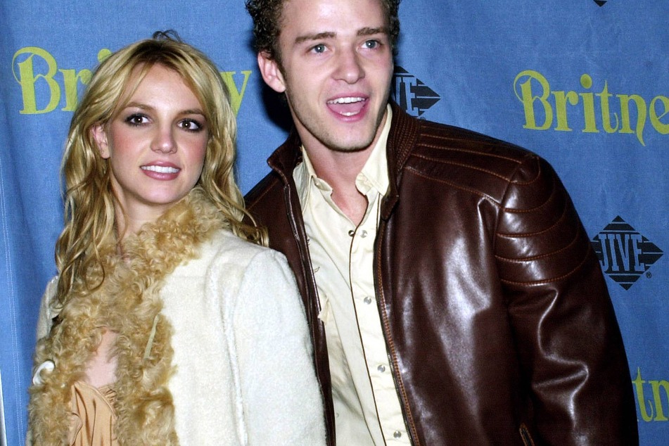 Britney Spears (l.) and her now ex-boyfriend Justin Timberlake in New York City in 2001.