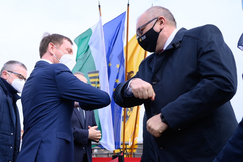Kretschmer und Cezary Przybylski (64, r.), der Marschall der polnischen Woiwodschaft Niederschlesien wollen nach der Corona-Krise ihre Zusammenarbeit intensivieren.