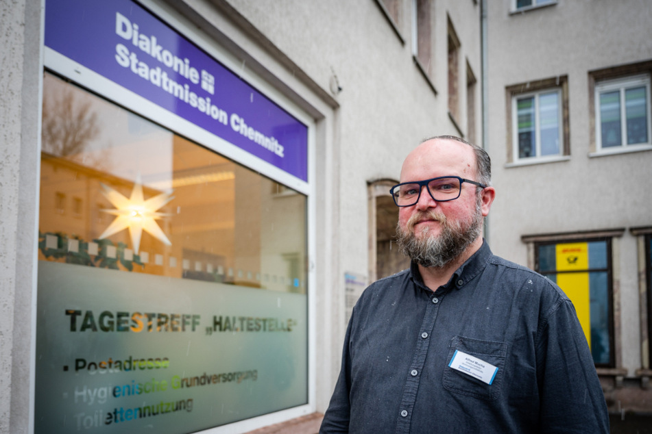 Alfred Mucha (53) leitet die "Haltestelle". Ihm bricht es das Herz, dass er viele Hilfesuchende wegschicken muss.