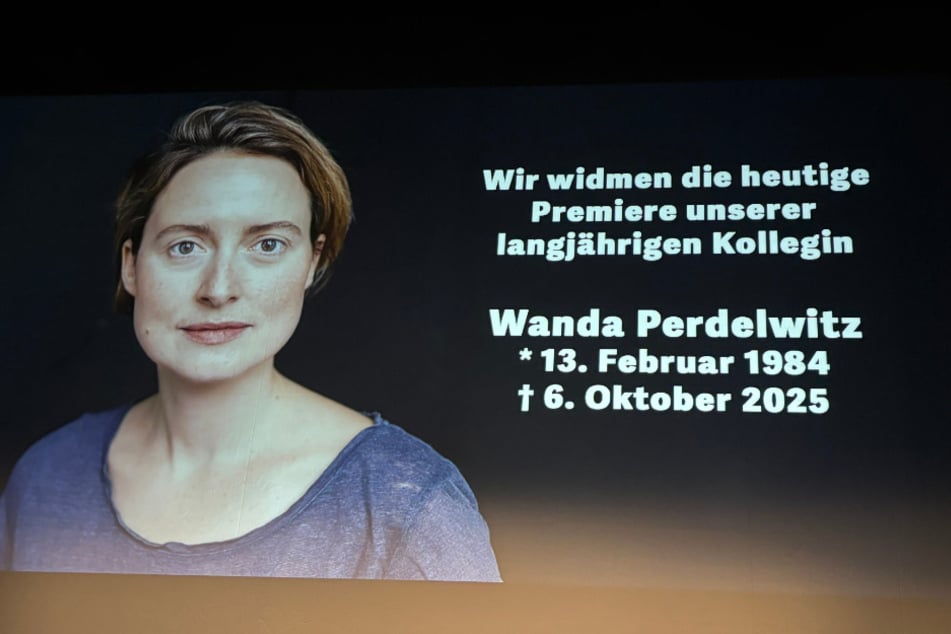 Bei der "Ein Stück Großstadtrevier"-Premiere gedachte das gesamte Ensemble der kürzlich verstorbenen, langjährigen Cast-Kollegin Wanda Perdelwitz.