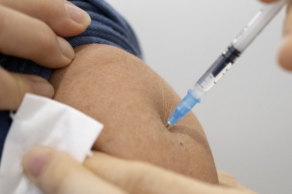 Anders als noch im vorigen Herbst ist die Nachfrage nach Corona-Impfungen in diesem Jahr eher gering.