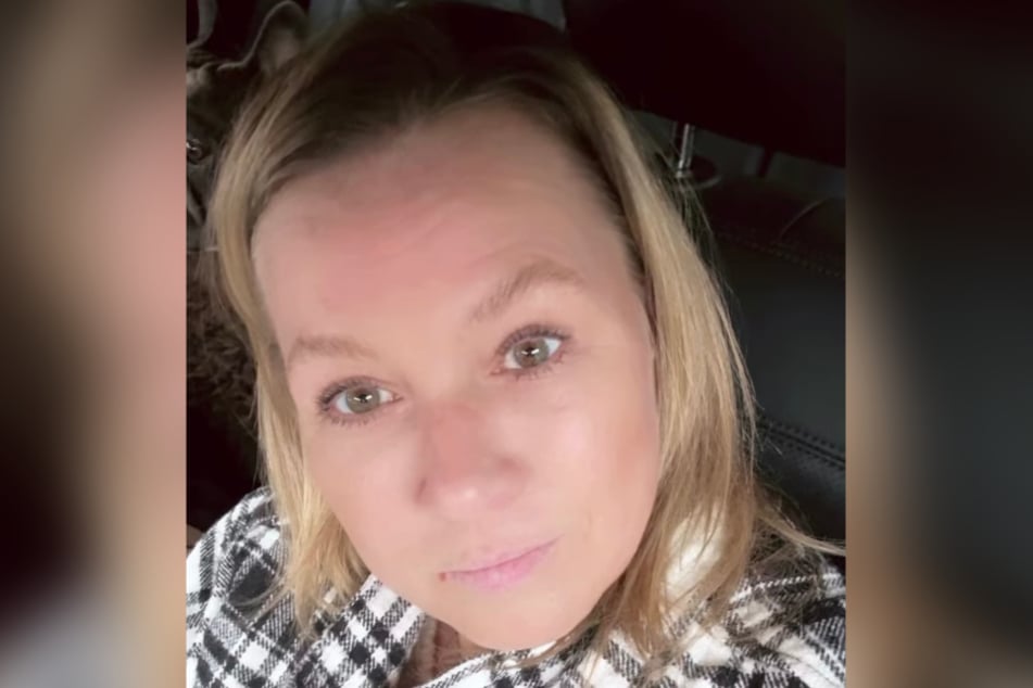 Moderatorin Nova Meierhenrich (52) macht sich derzeit große Sorgen um ihren Hund Charly.