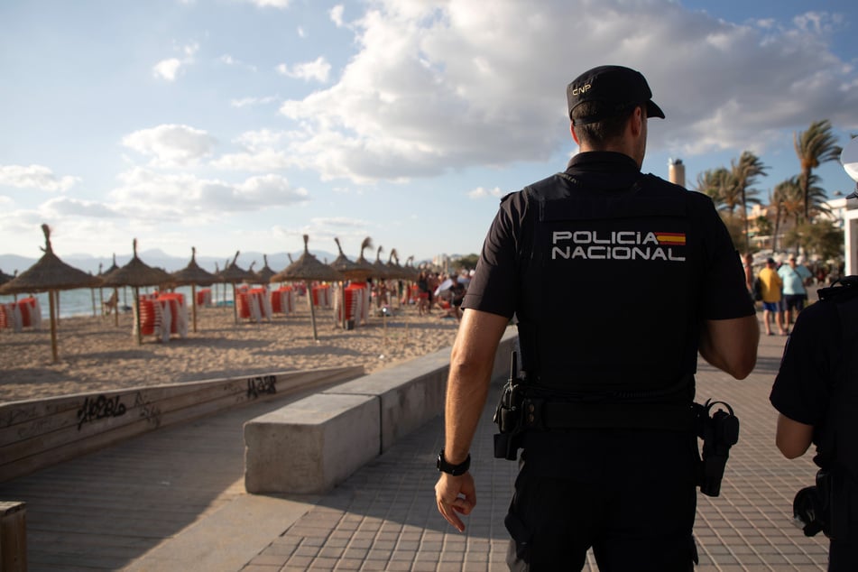 Ein Paar ist auf Mallorca festgenommen worden. Es soll einen Mann unter sklavenähnlichen Bedingungen gehalten haben. (Archivfoto)