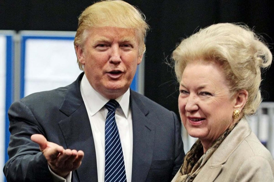 Donald Trump and his older sister Maryanne Trump Barry (r.).
