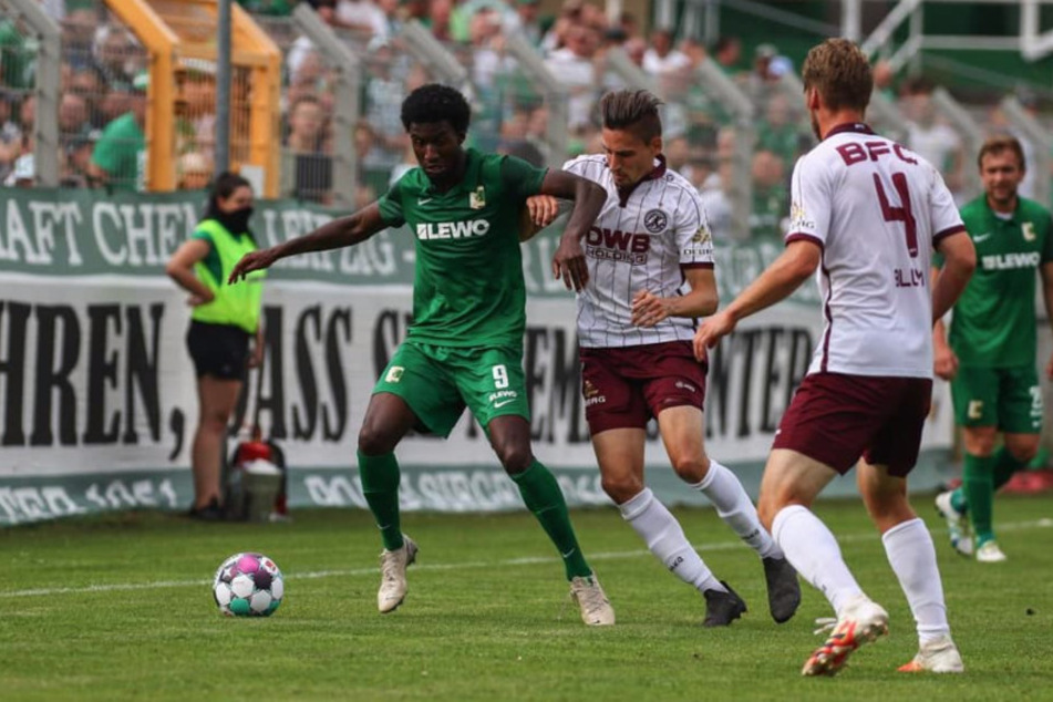 Trotz 18-minütiger Unterzahl gewannen die Leutzscher mit 3:1 gegen den BFC Dynamo.