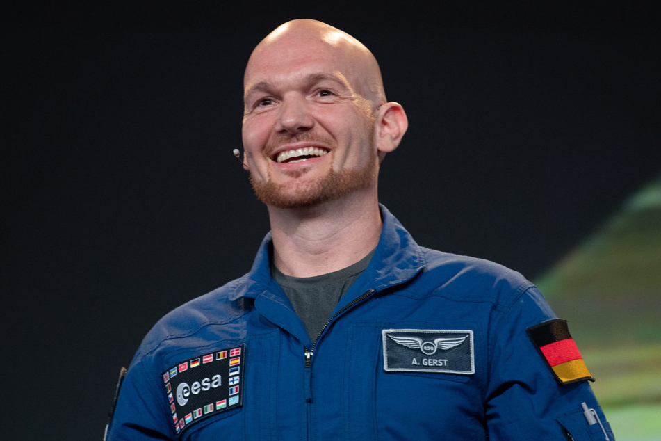 Der Astronaut Alexander Gerst (46) plädiert dafür, dass nicht unbedingt die besten, sondern die richtigen Bewerber auf den Mond geschickt werden.
