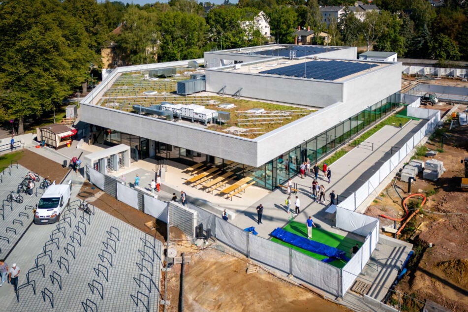 Mehr als 28 Millionen Euro kostete das neue Hallenbad in Bernsdorf.