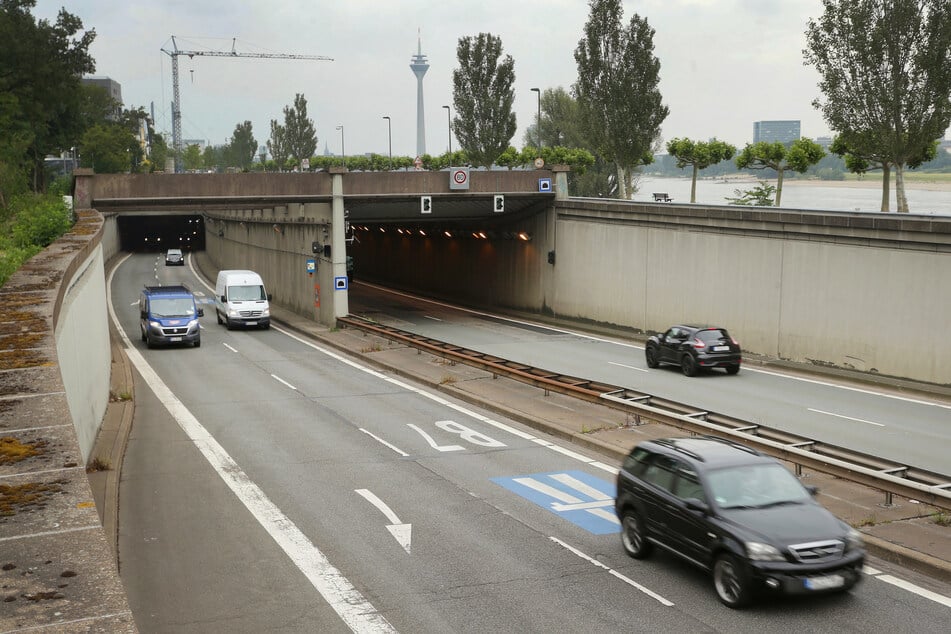 Der Rheinalleetunnel in Düsseldorf wird für etwa zwei Wochen gesperrt - zwei Blindgänger werden vermutet.