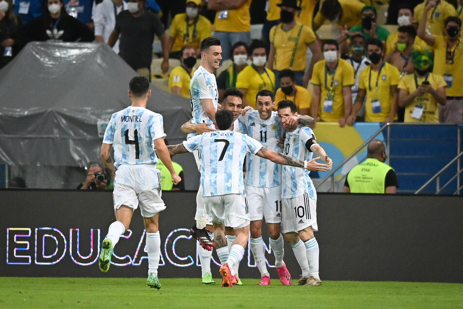 Ángel Di María (2.v.r.) erzielte das Siegtor für Argentinien gegen Brasilien.