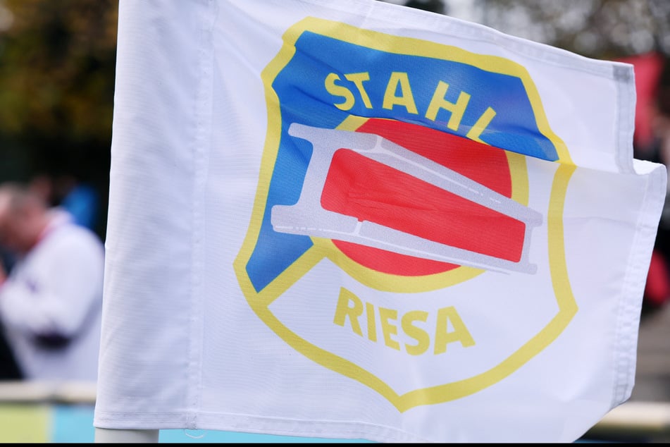 Bei der BSG Stahl Riesa kam es am Samstag zu einem bitteren Zwischenfall. Das Spiel gegen den SSV Markranstädt musste abgebrochen werden.