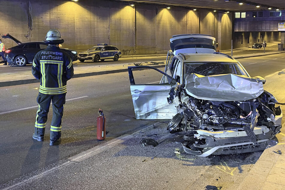 Unfall in Unterführung in Stuttgart: Zwei Verletzte
