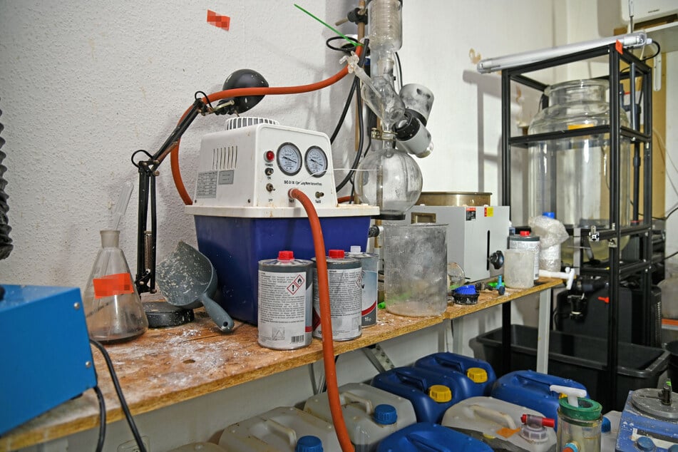 In Essen sind Ermittler auf ein Drogenlabor gestoßen.