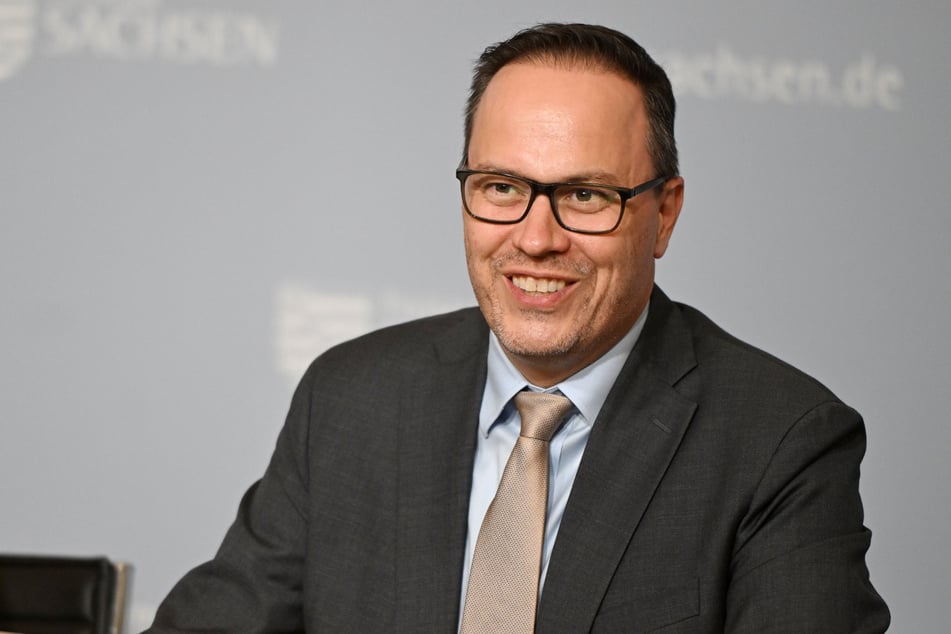 Wirtschaftsminister Dirk Panter (52, SPD) weiß, dass die Wärmewende ohne staatliche Unterstützung nicht vorankommt.